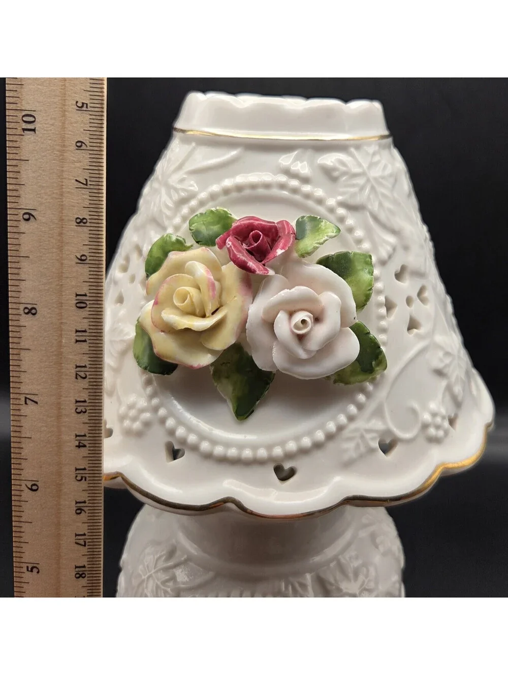 Porcelain Floral Accent Lamp White Applied Roses/Hearts Lattice Shade Night VTG